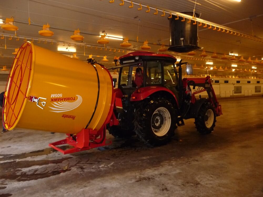 Ścielarka Tomahawk podczepiona do ciągnika